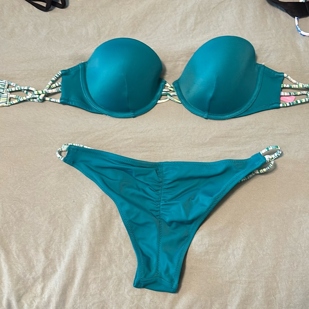 Small bottoms 34 B top, perfect condition only worn a few times.